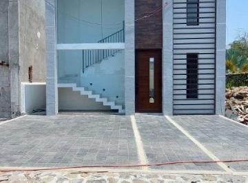 Casa de 3 habitaciones, Emiliano Zapata · Casa Nueva con Alberca Privada en Fraccionamiento Exclusivo de 5 Casas