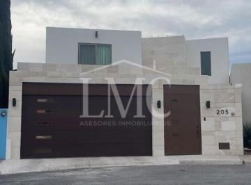 Casa en condominio de 3 habitaciones, Saltillo · En Renta Casa Amueblada y Equipada Al Norte de Saltillo - Privadas de Santiago