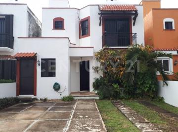 Casa · 133m² · 4 Recámaras · 2 Estacionamientos · Venta de Casa de Dos Niveles en Santa Fe