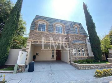 Casa en condominio de 3 habitaciones, Saltillo · Casa en Renta Totalmente Amueblada con Alberca en Fraccionamiento Villa Bonita