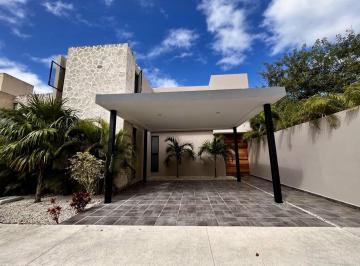 Casa · 240m² · 4 Recámaras · 2 Estacionamientos · Casa en Playa del Carmen