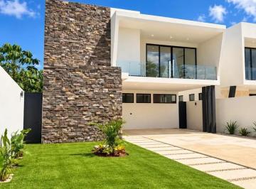 1 · Se Vende Casa Al Norte de Merida con Amenidades y Club de Golf