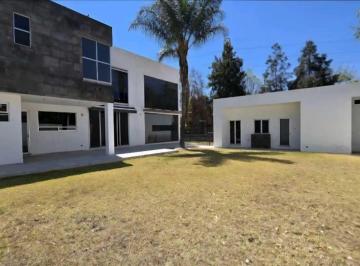 Casa · 550m² · 4 Recámaras · 4 Estacionamientos · Casa en Venta en Fraccionamiento El Campanario