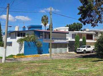 Casa · 455m² · 4 Recámaras · 3 Estacionamientos · Casa en Venta en Lomas del Marmol