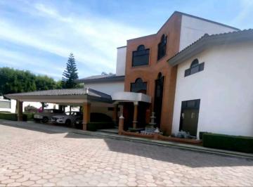 Casa · 529m² · 5 Recámaras · 4 Estacionamientos · Casa en Venta en Fraccionamiento El Campanario, San Pedro Cholula