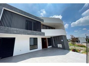 Casa · 320m² · 4 Recámaras · 2 Estacionamientos · Casa en Venta en Lomas de Angelópolis II.