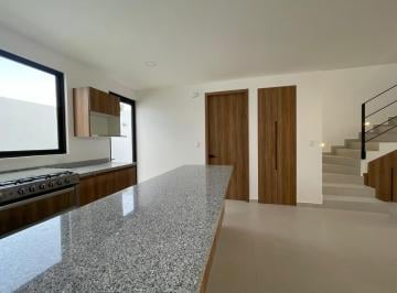 Casa · 150m² · 3 Recámaras · 2 Estacionamientos · Casa en Venta en La Radial