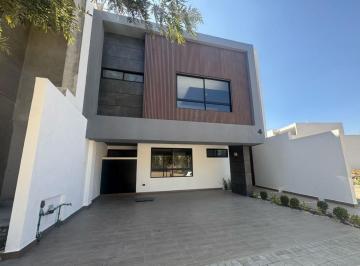 Casa · 258m² · 4 Recámaras · 2 Estacionamientos · Casa en Venta en Lomas de Angelopolis III