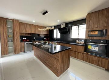 Casa · 378m² · 5 Recámaras · 3 Estacionamientos · Casa en Venta en Lomas de Angelópolis