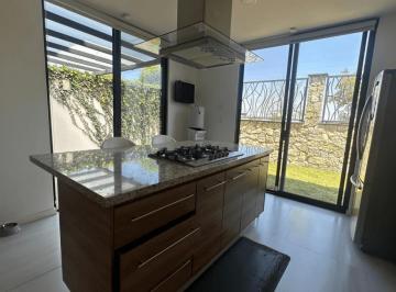 Casa · 365m² · 5 Recámaras · 2 Estacionamientos · Casa en Venta en La Loma Gran Reserva