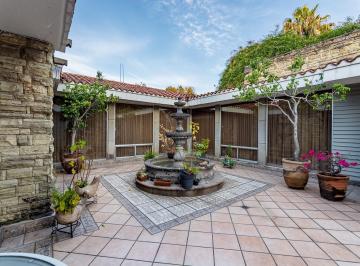 Casa · 600m² · 3 Recámaras · 2 Estacionamientos · Casa en Venta en Club de Golf Las Fuentes 2