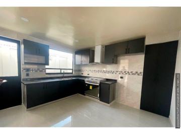 Casa · 196m² · 3 Recámaras · 2 Estacionamientos · Casa Venta a 10 Minutos del Centro de Cholula