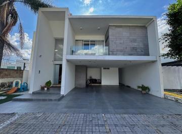 Casa · 580m² · 4 Recámaras · 2 Estacionamientos · Casa en Venta en Lomas de Angelópolis I