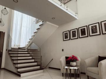 Casa · 402m² · 3 Recámaras · 3 Estacionamientos · Casa en Venta en La Concepción, Zavaleta
