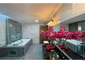 Casa · 355m² · 5 Recámaras · 3 Estacionamientos · Casa en Venta en Lomas de Angelópolis III