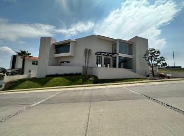 Casa · 736m² · 4 Recámaras · 3 Estacionamientos · Casa en Venta en La Vista Country Club