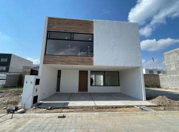 Casa · 245m² · 3 Recámaras · 2 Estacionamientos · Casa en Venta en San Pedro Cholula