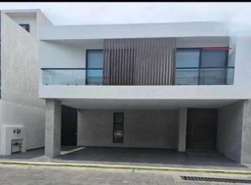 Casa · 289m² · 4 Recámaras · 2 Estacionamientos · Casa en Venta en Morillotla