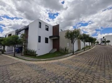 Casa · 140m² · 3 Recámaras · 2 Estacionamientos · Casa en Venta en Parque Aguascalientes, Lomas de Angelopolis.
