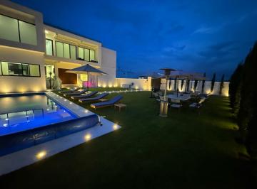 Casa · 400m² · 5 Recámaras · 3 Estacionamientos · Casa en Venta en Cholula