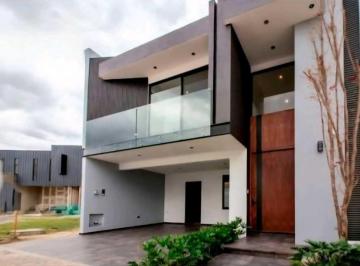 Casa · 239m² · 3 Recámaras · 2 Estacionamientos · Casa en Venta en Parque Foresta, Lomas de Angelopolis III