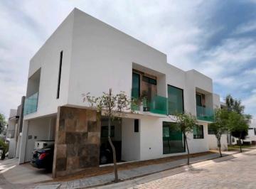 Casa · 250m² · 3 Recámaras · 2 Estacionamientos · Casa en Venta en Parque Aguascalientes, Lomas de Angelopolis III