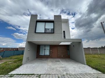 Casa · 165m² · 3 Recámaras · 2 Estacionamientos · Casa en Venta en Residencial Monterreal, Cholula