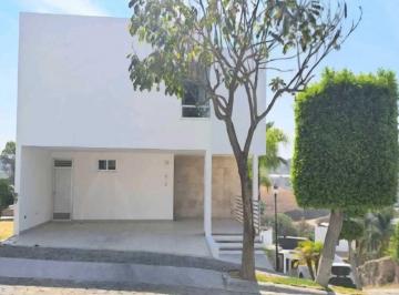 Casa · 220m² · 3 Recámaras · 2 Estacionamientos · Casa en Venta en Cluster 10 10 10, Lomas de Angelopolis I