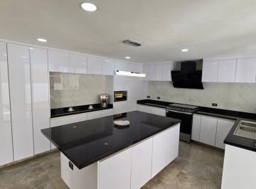 Casa · 388m² · 4 Recámaras · 3 Estacionamientos · Casa en Venta en Parque Malta, Lomas de Angelópolis III