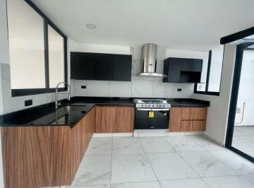 Casa · 174m² · 4 Recámaras · 2 Estacionamientos · Casa en Venta en Xilotzingo