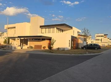 1 · Grand Preserve, Casa en Venta, en Esquina, con Excelentes Acabados y Lista Para Ocupar