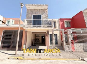 Casa de 3 habitaciones, Fortín · Vendo Casa en El Fraccionamiento Privado en San Marcial en Fortín! Remodelada.