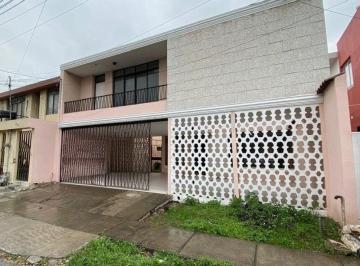Casa de 3 habitaciones, Monterrey · Casa en Venta en Colonia Mitras Centro
