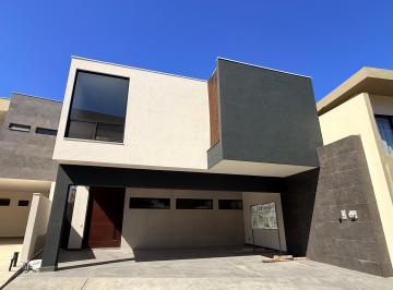 Casa de 4 habitaciones, Monterrey · Casa en Venta en Privada en El Barro, Carretera Nacional