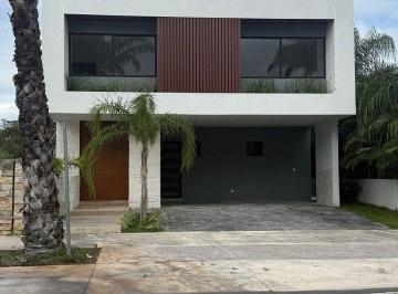 Casa · 335m² · 3 Recámaras · 4 Estacionamientos · Casa en Venta en Paseos Country, Mérida - (4)
