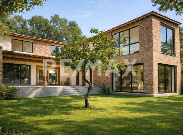 Casa · 296m² · 3 Recámaras · 2 Estacionamientos · Casa en Venta - (4)