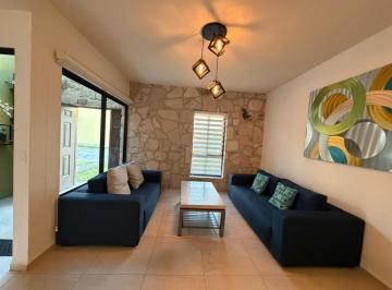 Casa · 180m² · 3 Recámaras · 2 Estacionamientos · Casa - Zirándaro