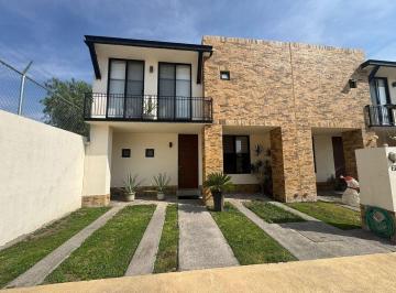 Casa · 162m² · 3 Recámaras · 2 Estacionamientos · Casa en Venta en Puerta de Piedra