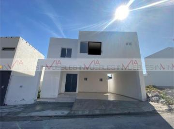 Casa · 320m² · 3 Recámaras · 2 Estacionamientos · Casa en Venta en Santiago