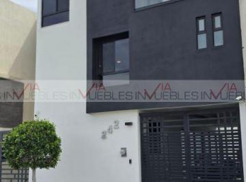 Casa · 224m² · 4 Recámaras · 1 Estacionamiento · Casa en Venta en García