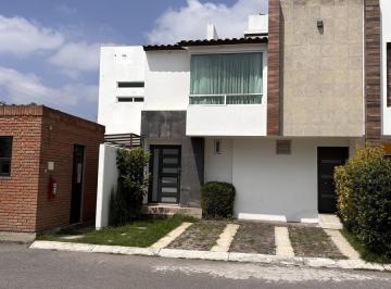 Casa · 242m² · 3 Recámaras · 2 Estacionamientos · Casa en Fuentes de San José con Roof Garden