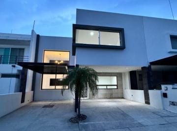 Casa · 330m² · 3 Recámaras · 2 Estacionamientos · Casa en Venta Cumbres del Lago