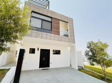 Casa · 182m² · 3 Recámaras · Casa en Venta en Zibata con Roof Garden y Vista Al Campo de Golf