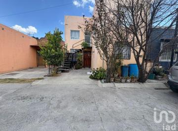 Casa · 180m² · 6 Recámaras · 1 Estacionamiento · Venta de Casa Duplex en San Antonio, Pachuca, Hgo.