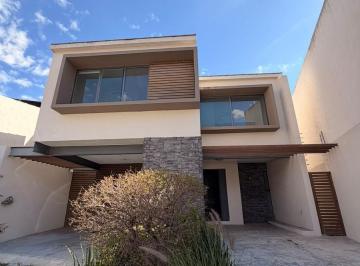 Casa · 241m² · 3 Recámaras · 3 Estacionamientos · Casa en El Molino
