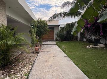 Casa · 366m² · 3 Recámaras · 3 Estacionamientos · Casa en Venta en Privada Residencia{ La Rejoyada, Merida Yucatán