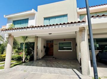 Casa · 349m² · 4 Recámaras · 3 Estacionamientos · Casa en Venta en Centro Sur 4 Habitaciones con Baño Completo