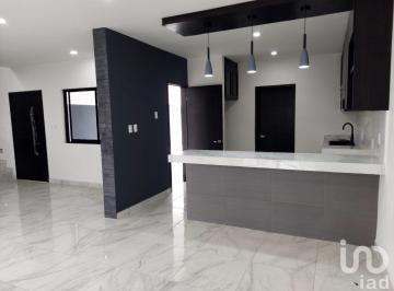Casa · 197m² · 3 Recámaras · 4 Estacionamientos · Casa en Venta en Col Unidad Nacional, Cd Madero, tamaulipas.