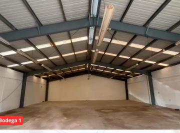 Bodega comercial · 375m² · Bodega de 375 m² con Oficinas a 25 m de La Carretera Federal Cancún Tulum