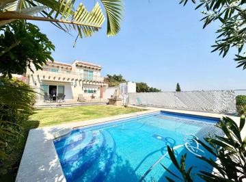 Casa de 4 habitaciones, Cuernavaca · Espectacular Casa en Venta en Rancho Cortes con Amplio Jardin y Alberca Privada